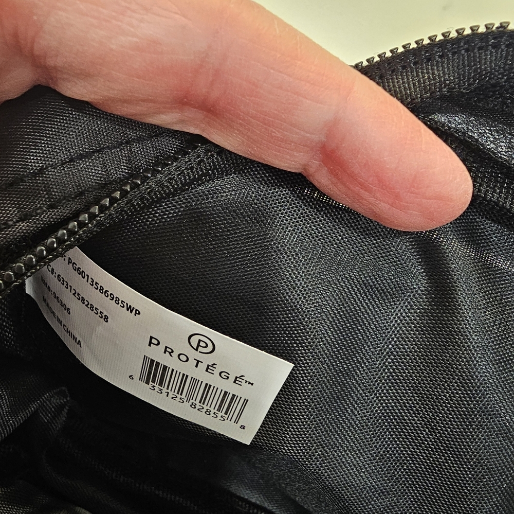 Like New Protege RFID Blocking Waist Bag - Picture 2 of 9